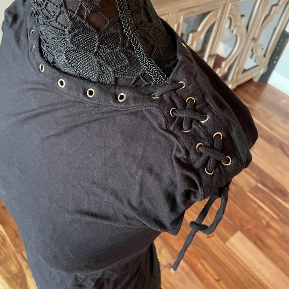 Black top - Picture 2 of 2